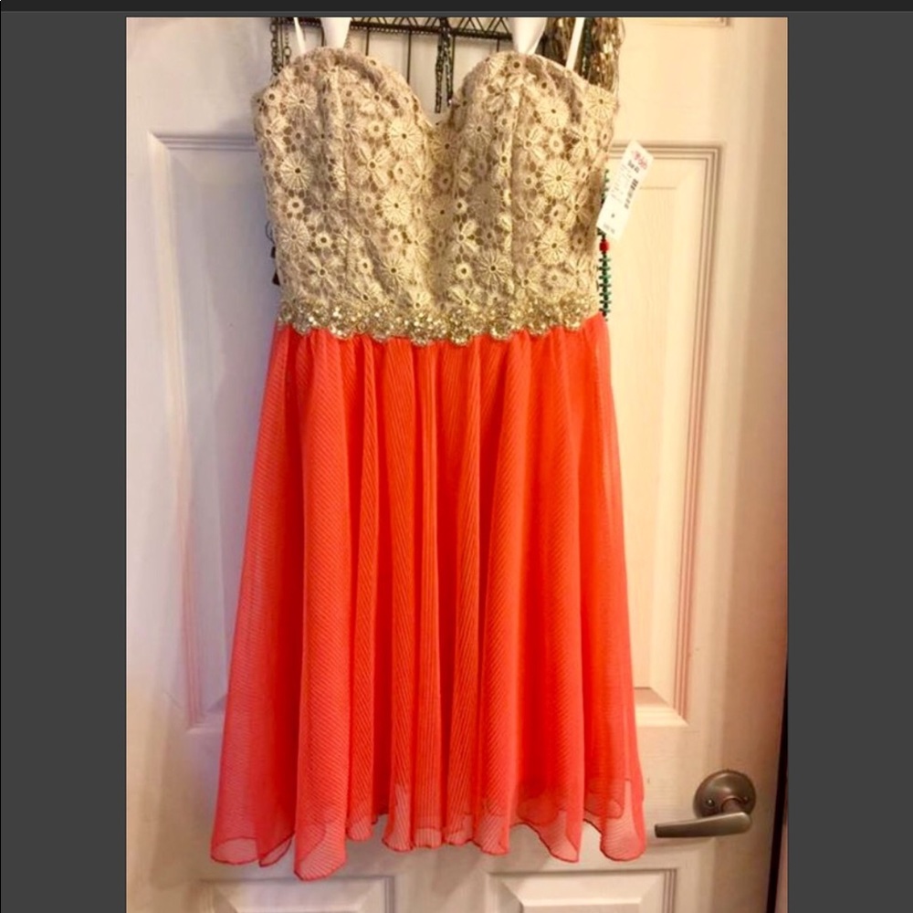 Party Dress, NWT, Small (3/4) Strapless